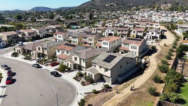 1845 Newton Ct, Escondido, CA 92026