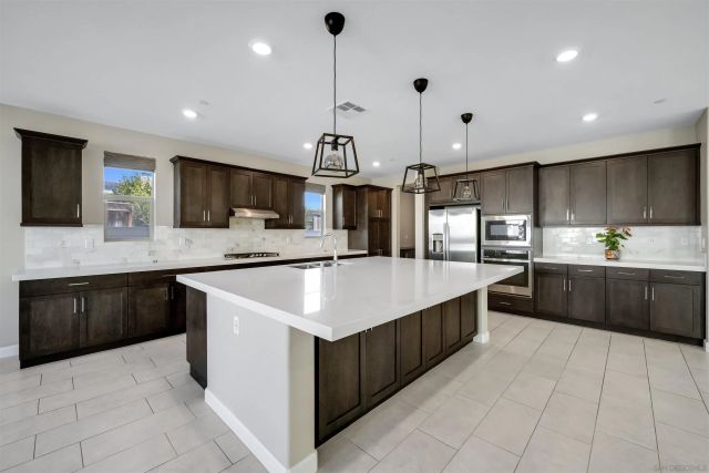 1845 Newton Ct, Escondido, CA 92026