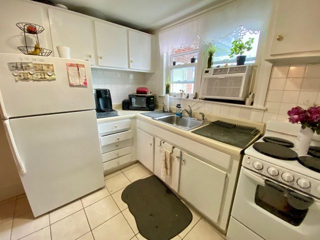 56 Park Vale 10, Boston, MA 02134