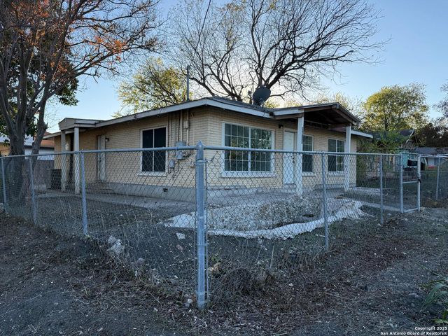 2604 Chihuahua, San Antonio, TX 78207