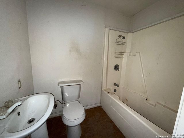 2604 Chihuahua, San Antonio, TX 78207