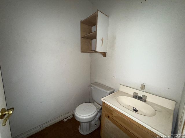 2604 Chihuahua, San Antonio, TX 78207