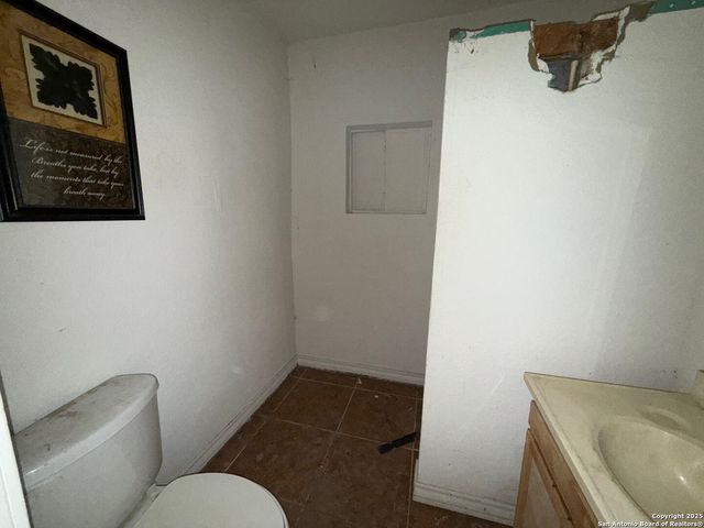 2604 Chihuahua, San Antonio, TX 78207