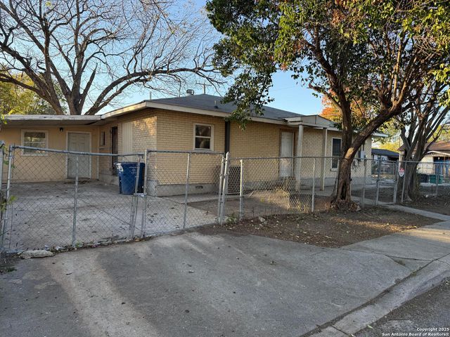 2604 Chihuahua, San Antonio, TX 78207