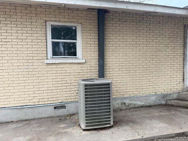 2604 Chihuahua, San Antonio, TX 78207