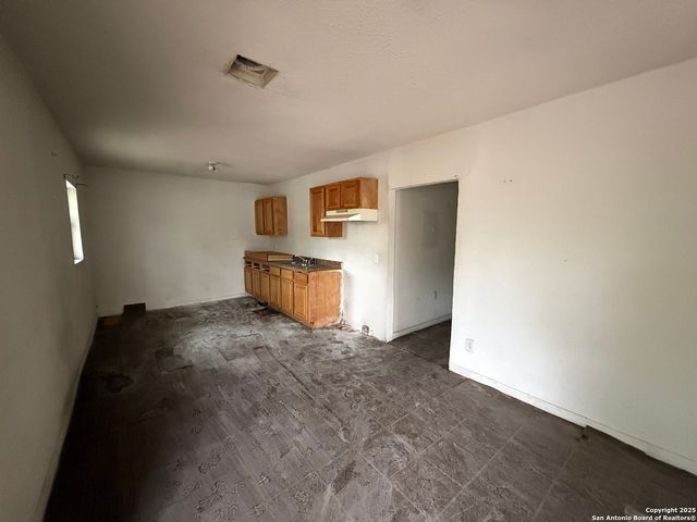 2604 Chihuahua, San Antonio, TX 78207