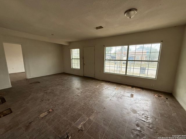 2604 Chihuahua, San Antonio, TX 78207