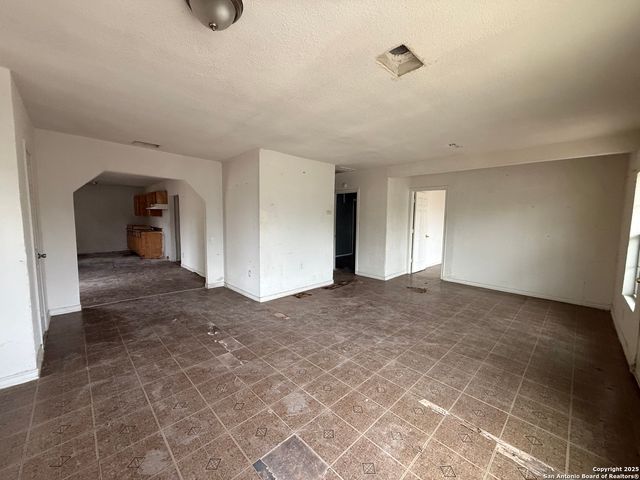 2604 Chihuahua, San Antonio, TX 78207