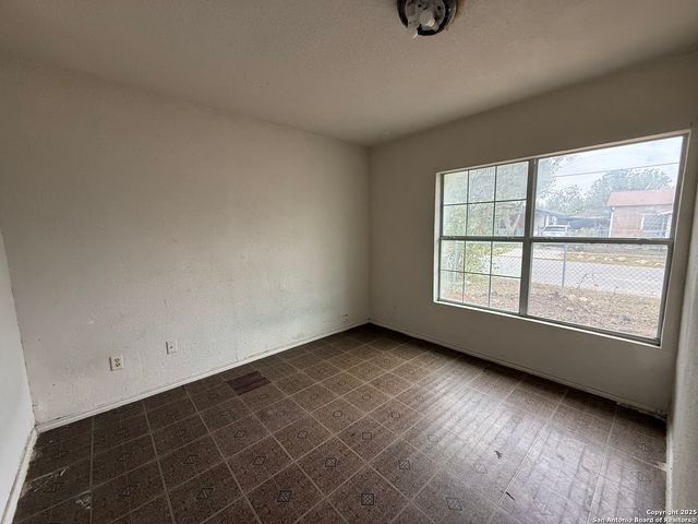 2604 Chihuahua, San Antonio, TX 78207