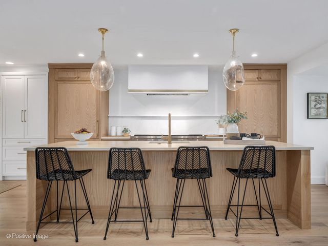 140 N Quincy Street, Hinsdale, IL 60521