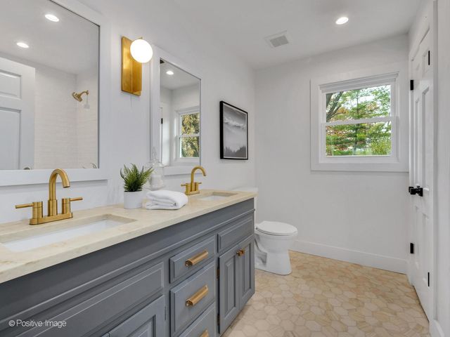 140 N Quincy Street, Hinsdale, IL 60521