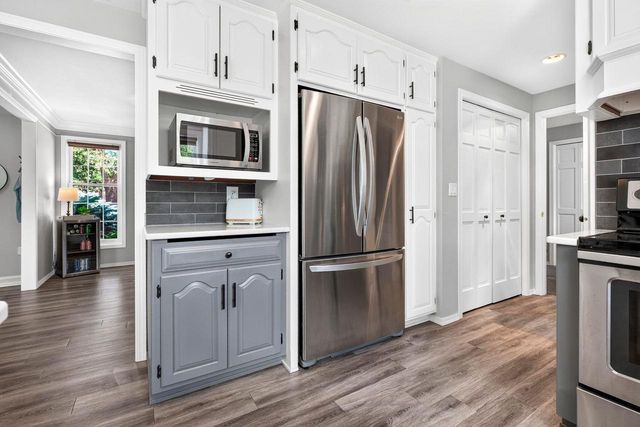27 LAMPLIGHTER COURT, Appleton, WI 54914