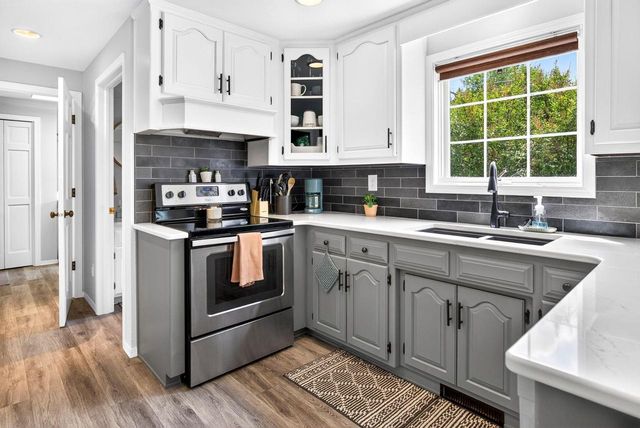 27 LAMPLIGHTER COURT, Appleton, WI 54914