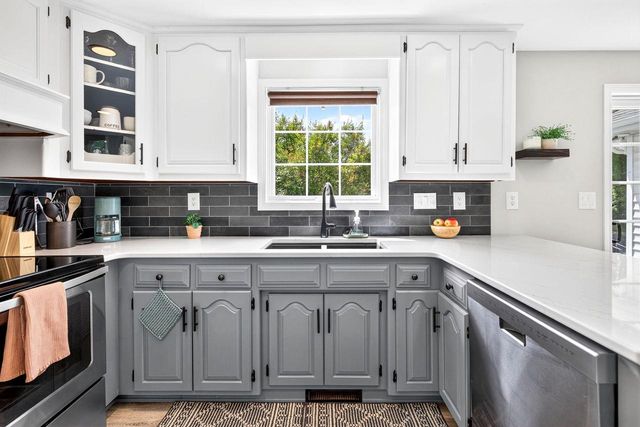 27 LAMPLIGHTER COURT, Appleton, WI 54914