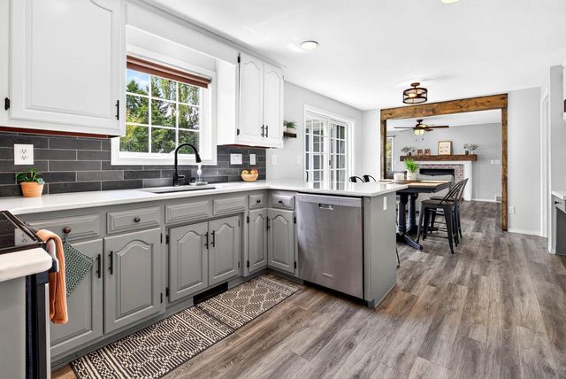 27 LAMPLIGHTER COURT, Appleton, WI 54914