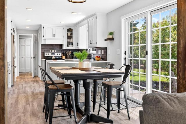 27 LAMPLIGHTER COURT, Appleton, WI 54914