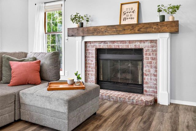 27 LAMPLIGHTER COURT, Appleton, WI 54914