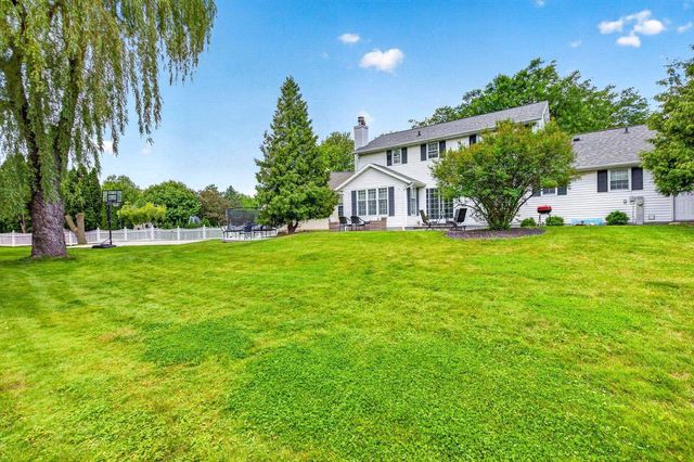 27 LAMPLIGHTER COURT, Appleton, WI 54914