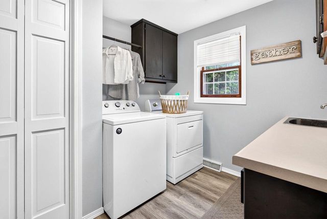 27 LAMPLIGHTER COURT, Appleton, WI 54914
