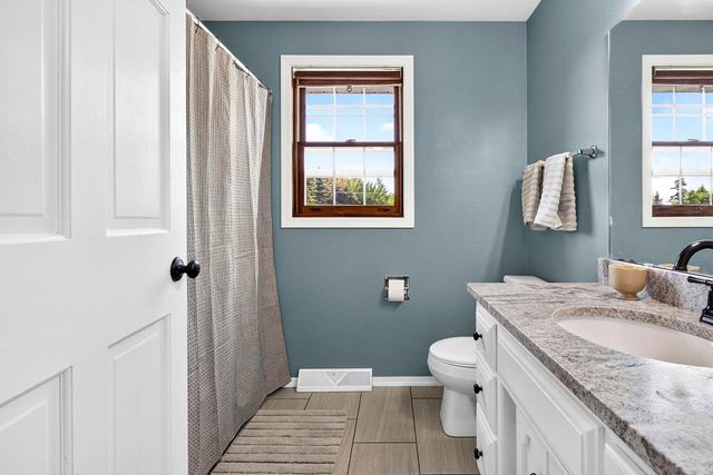 27 LAMPLIGHTER COURT, Appleton, WI 54914