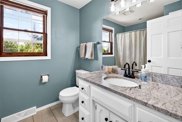 27 LAMPLIGHTER COURT, Appleton, WI 54914