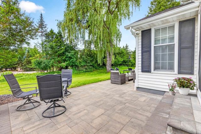27 LAMPLIGHTER COURT, Appleton, WI 54914