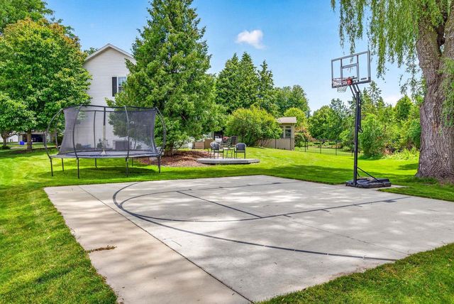 27 LAMPLIGHTER COURT, Appleton, WI 54914
