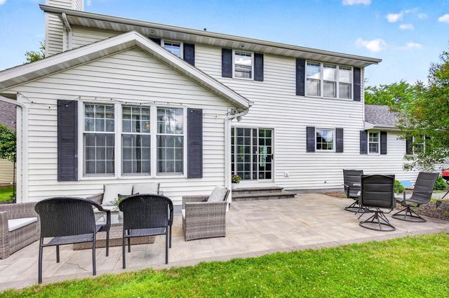 27 LAMPLIGHTER COURT, Appleton, WI 54914