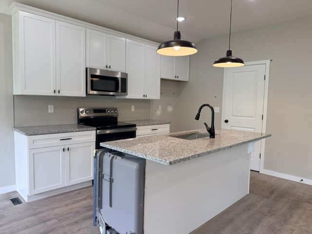 585 Bailiwick Drive, Rogersville, MO 65742