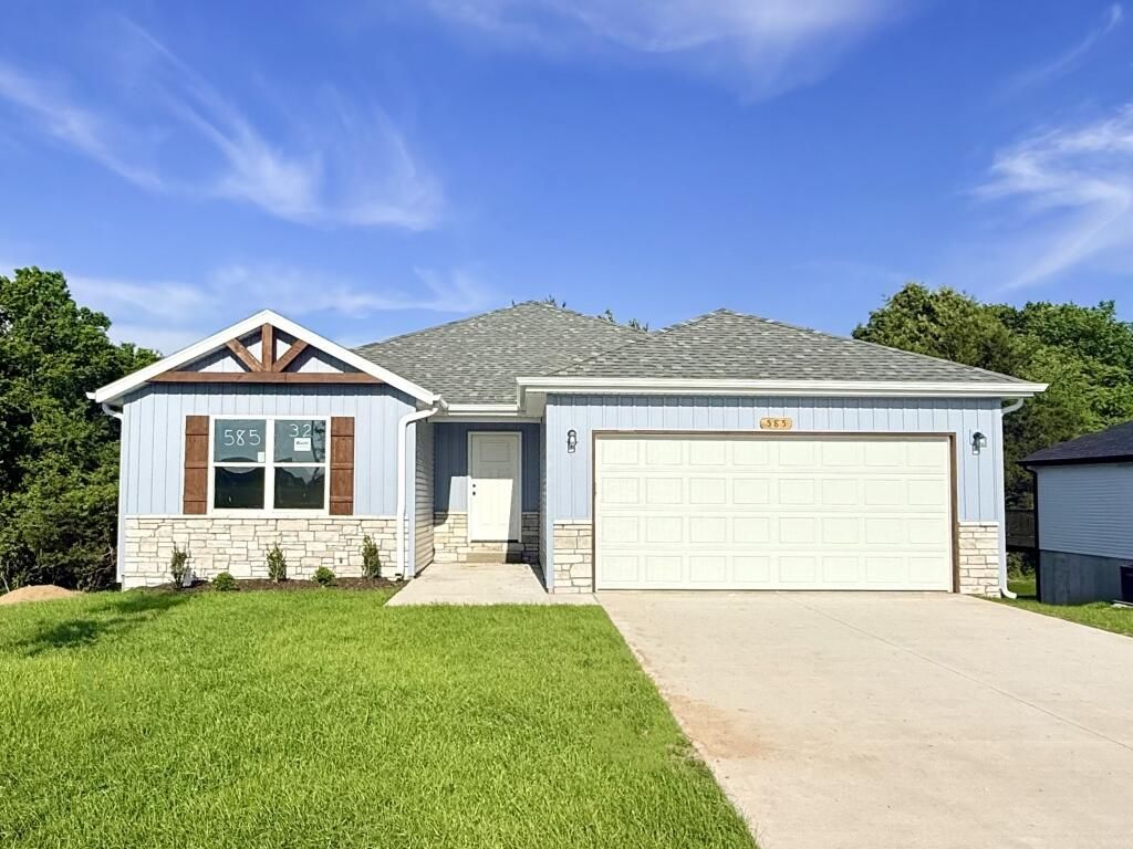 585 Bailiwick Drive, Rogersville, MO 65742