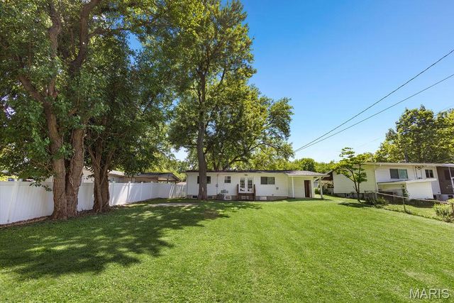 2430 W Adams Street, St Charles, MO 63301