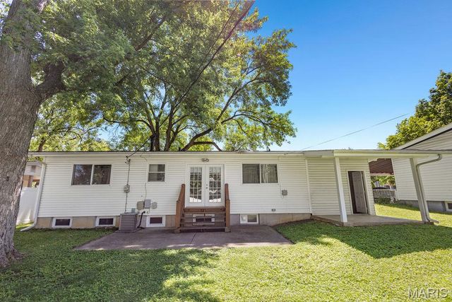 2430 W Adams Street, St Charles, MO 63301