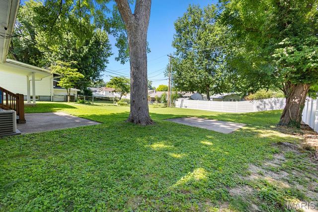 2430 W Adams Street, St Charles, MO 63301