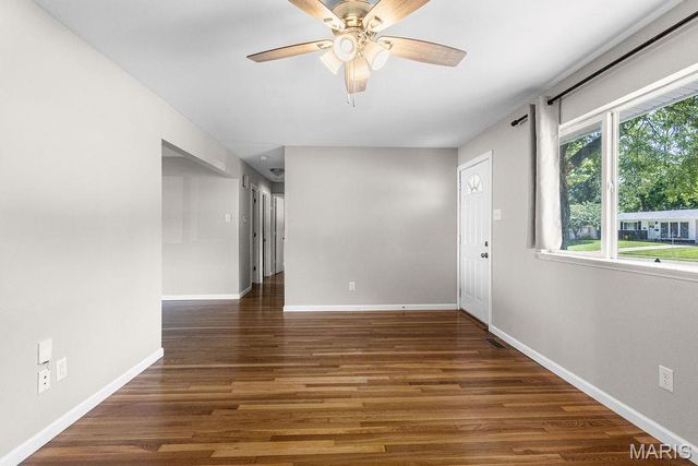 2430 W Adams Street, St Charles, MO 63301