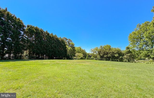 811 COVE POINT RD, Lusby, MD 20657