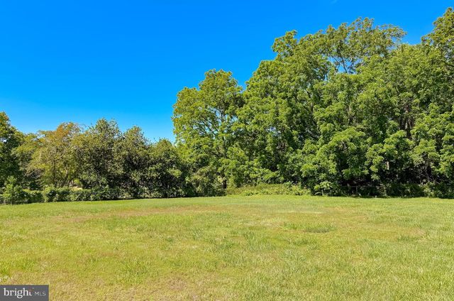 811 COVE POINT RD, Lusby, MD 20657