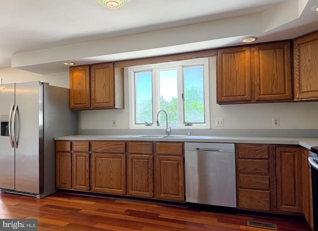 811 COVE POINT RD, Lusby, MD 20657