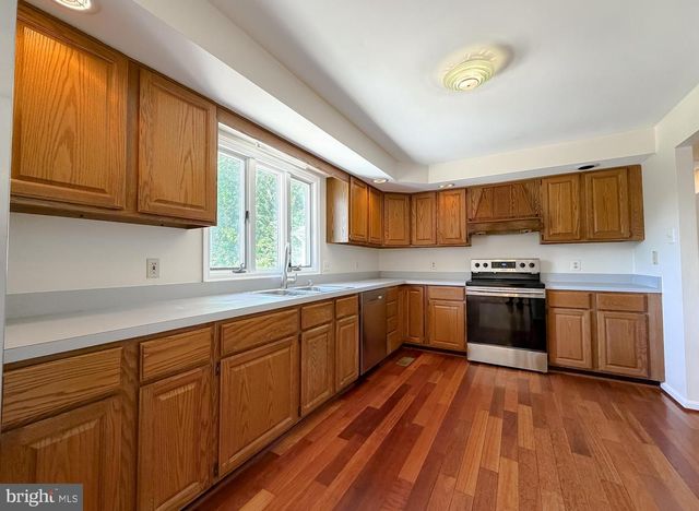 811 COVE POINT RD, Lusby, MD 20657