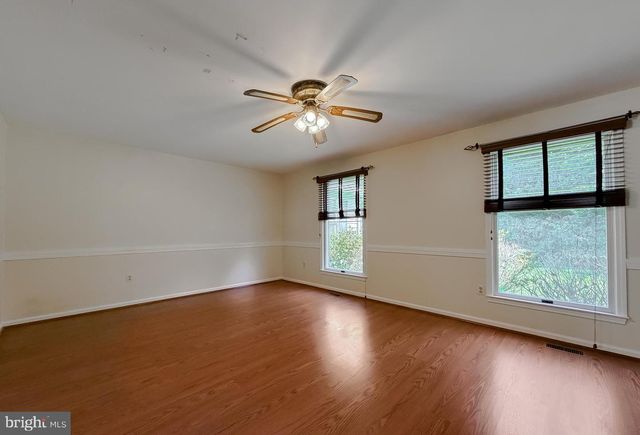 811 COVE POINT RD, Lusby, MD 20657