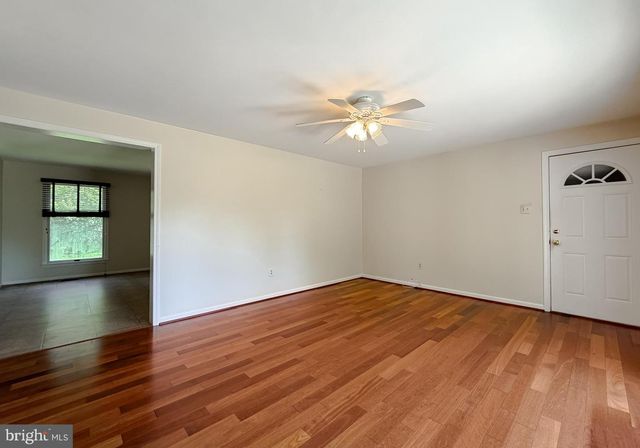 811 COVE POINT RD, Lusby, MD 20657