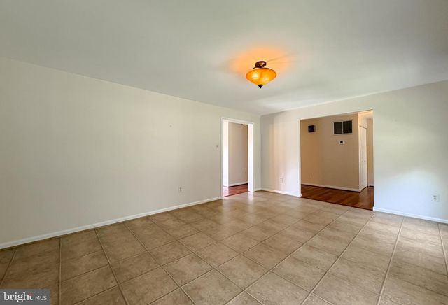 811 COVE POINT RD, Lusby, MD 20657