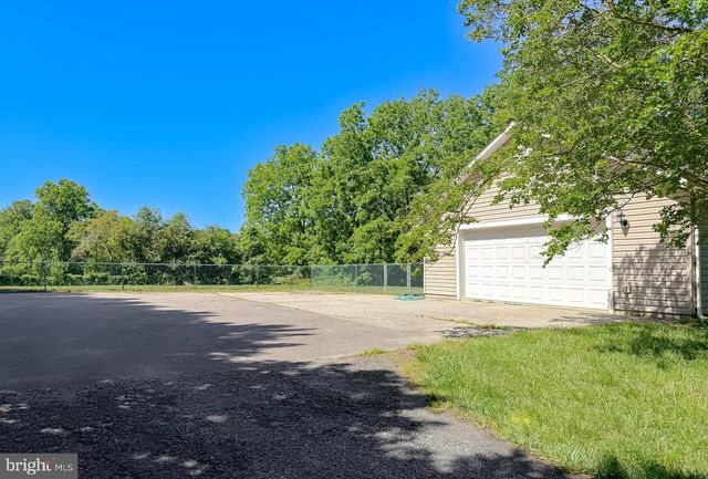 811 COVE POINT RD, Lusby, MD 20657