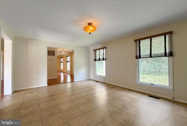 811 COVE POINT RD, Lusby, MD 20657