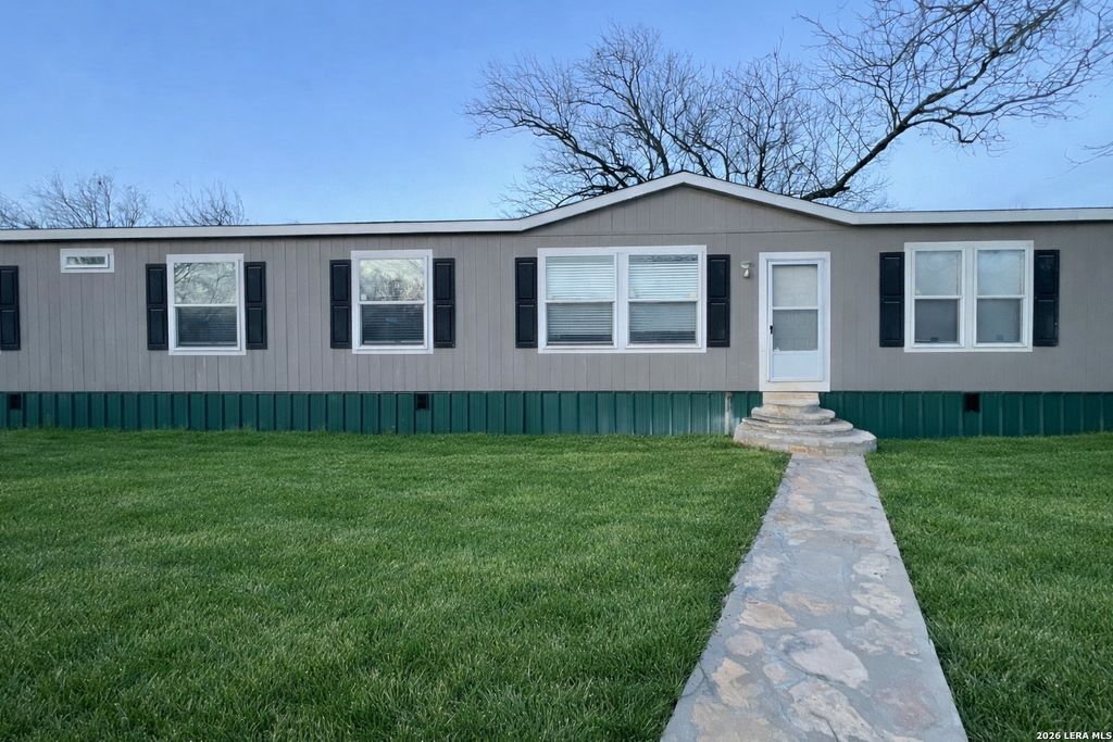 312 thomas, Brackettville, TX 78832