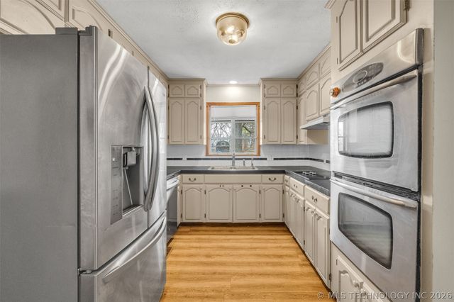 4604 Maple Drive, Sand Springs, OK 74063