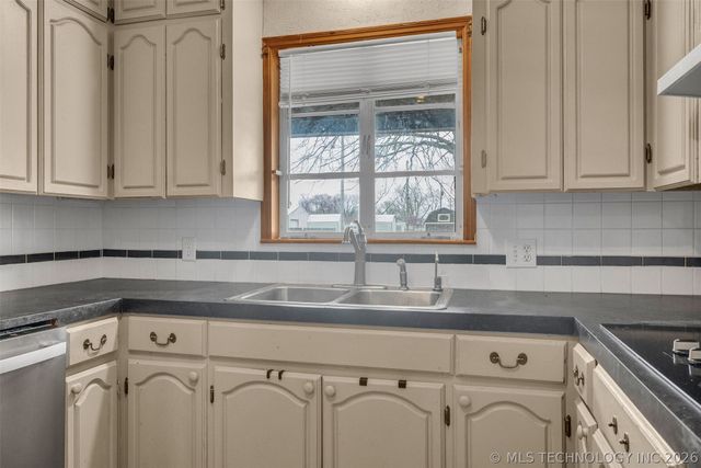 4604 Maple Drive, Sand Springs, OK 74063