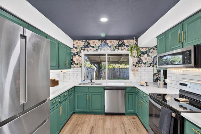 2715 Barrington Place, Arlington, TX 76014