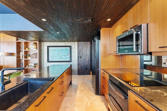 200 Ocean Dr 8F, Miami Beach, FL 33139