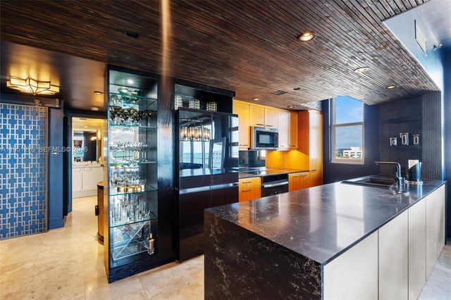 200 Ocean Dr 8F, Miami Beach, FL 33139