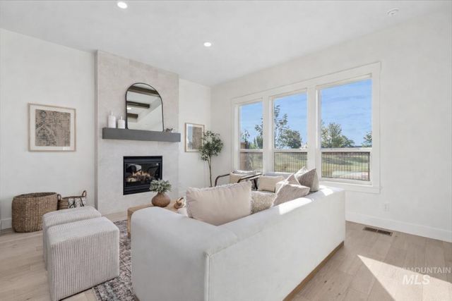 11178 S Corballis Ln, Kuna, ID 83634